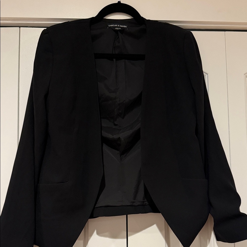 bebe Black‎ Women's Blazer with detailed back size 8